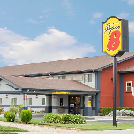 Super 8 By Wyndham Willows